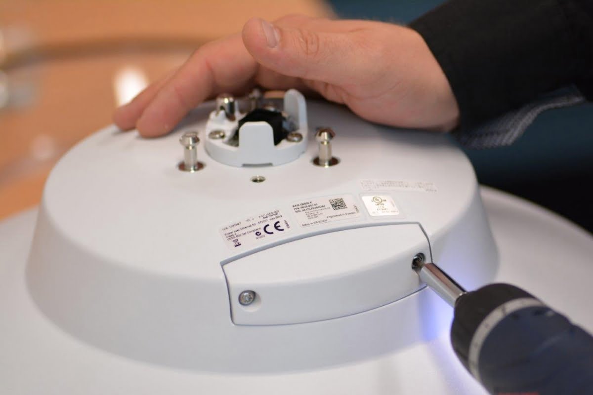 Opening the SD access port