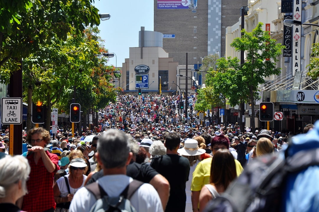 Crowds at Perth Journey of Giants.jpg low