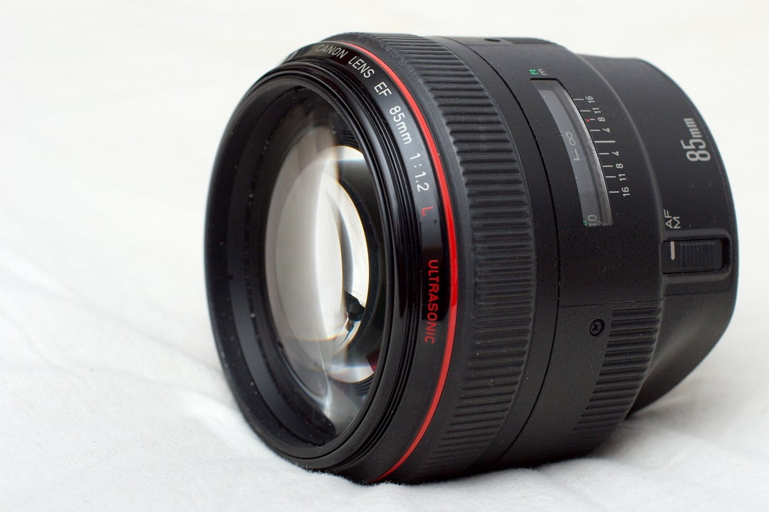 Canon EF 85mm f12L horizontal.jpg LR