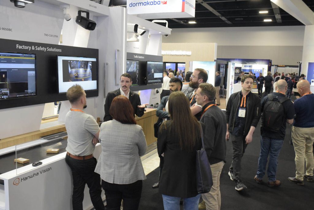 127347 scenes security expo 37