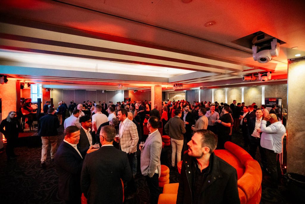 127347 scenes security expo p2 23 1