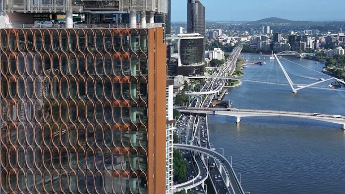 Entrance Control EasyGate LC Secures 205 North Quay