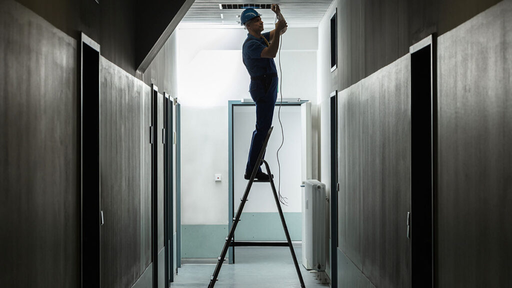 Working Safely on Ladders 